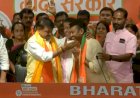 ममता बनर्जी को फिर लगा झटका, विधायकों व पार्षदों ने थामा बीजेपी का हाथ