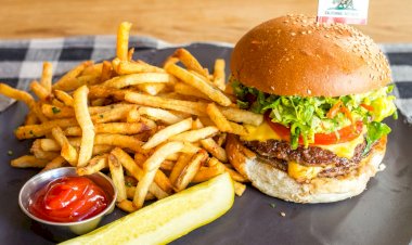 बिहार सरकार की बैठकों में अब नहीं मिलेंगे पेस्ट्री-बर्गर, भूंजा और फल खाएंगे मिनिस्टर-अफसर