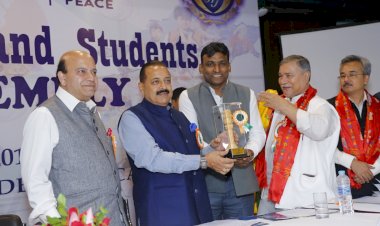 शिक्षा और समाजसेवा के क्षेत्र में विशिष्ट योगदान के लिए इग्नू के युवा प्रोफेसर प्रमोद कुमार सम्मानित