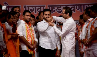 मतदान से पहले महाराष्ट्र में शिवसेना को झटका, टिकट बंटवारे से नाराज 26 पार्षदों समेत 300 कार्यकर्ताओं ने दिया इस्तीफा