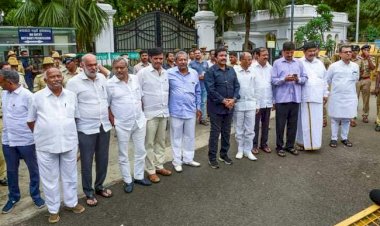 सुप्रीम कोर्ट का बड़ा फैसला,कर्नाटक के 17 बागी विधायक अयोग्य करार, लेकिन लड़ सकेंगे चुनाव