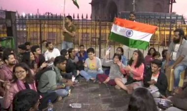 JNU हिंसा के विरोध में छात्रों का मुंबई, दिल्ली और कोलकाता में प्रदर्शन, देशव्यापी प्रदर्शन के मद्देनजर पुलिस प्रशासन मुस्तैद, गृह मंत्रालय अलर्ट