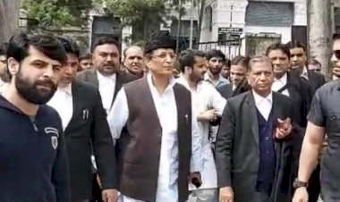 समाजवादी पार्टी सांसद आजम खां ने बीवी और बेटे के साथ किया आत्मसमर्पण,बेटे अब्दुल्ला आजम के दो जन्म प्रमाण पत्र बनवाने का है आरोप