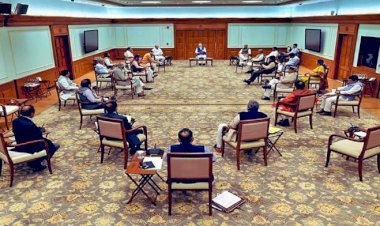 Corona Update : केंद्र की नरेंद्र मोदी सरकार लॉकडाउन बढ़ाने पर कर रही है विचार, देश के कई मुख्यमंत्रियों और विशेषज्ञों ने की है अपील