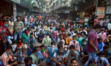 Corona Update : गुजरात में घर वापसी की मांग के साथ सड़क पर उतरे सैंकड़ों श्रमिक,पुलिस पर किया पथराव, प्रशासन को करना पड़ा बल प्रयोग