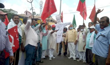झारखंड के बेरमो अनुमण्डल में जारी है मजदूर संगठनों का धरना-प्रदर्शन,गुरुवार को कथारा में केंद्र सरकार की श्रम एवं मजदूर विरोधी नीतियों के खिलाफ फूंका पुतला,कामगारों से की एकजुटता की अपील