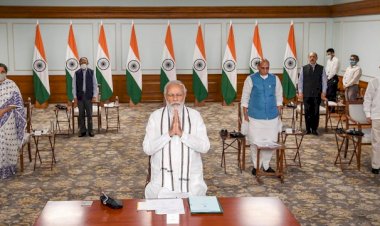 प्रधानमंत्री नरेंद्र मोदी की सर्वदलीय बैठक के दौरान 13 दलों ने सरकार का किया समर्थन, कांग्रेस अध्यक्ष सोनिया गांधी ने खड़े किए सवाल, जानिए, अन्य दलों के नेताओं ने क्या रखी राय? 