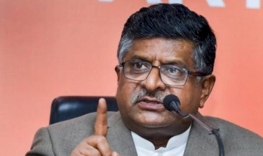 केंद्र ने बताया अतिक्रमण , सोशल मीडिया की नई गाइडलाइन पर डीएम ने पत्रकार को भेजा नोटिस