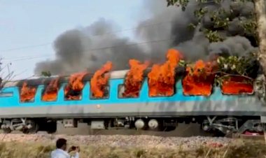 देहरादून शताब्दी के कोच में लगी भीषण आग, सभी यात्री सुरक्षित