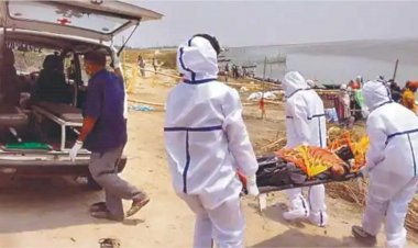 बिहार में अधेड़ की कोरोना से मौत, अपनों ने ठुकराया, डॉक्टर ने दी मुखाग्नि