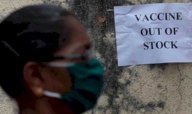 टीके नहीं तो क्यों खोले वैक्सीनेशन सेंटर, दिल्ली सरकार को HC की फटकार