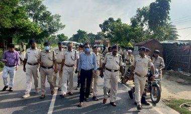 मोहर्रम पर्व को लेकर प्रशासन की तरफ़ से फ़्लैग मार्च ।