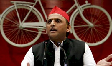 सपा ने EC के सामने लगाई शिकायतों की बाढ़: साइकिल को वोट देना चाहता था बुजुर्ग, कमल पर डलवाया;