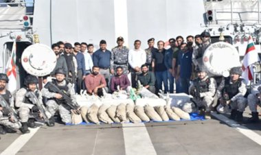 गुजरात: भारतीय नौसेना ने पकड़ी 2 हजार करोड़ की ड्रग्स, पाकिस्तान से लाई जा रही थी बड़ी खेप