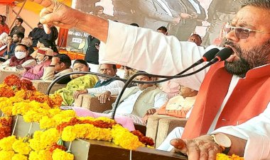 योगी-मोदी को चुल्लू भर पानी में डूब कर मर जाना चाहिए: स्वामी प्रसाद मौर्य