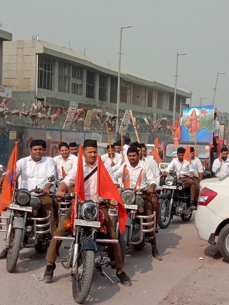 स्वयंसेवकों ने पद संचलन से दिया सद्भाव और शांति का संदेश, नगरवासियों ने पुष्पवर्षा कर किया स्वागत