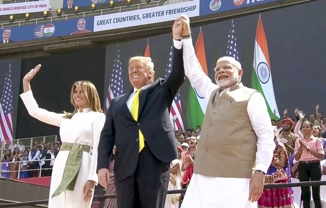 अमेरिकी राष्ट्रपति ने ‘नमस्ते Trump’ कार्यक्रम को दौरान भारत को बताया महान,प्रधानमंत्री नरेंद्र मोदी को बेस्ट फ्रेंड,और क्या कहा, जानने के लिए यहां पढ़िए ट्रंप का पूरा भाषण