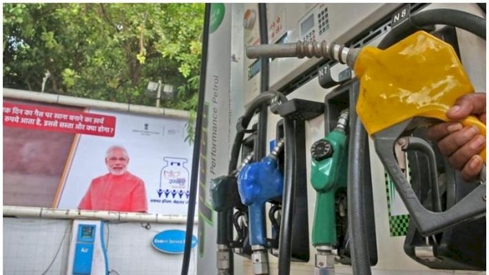 देश में लगातार 10वें दिन बढ़े पेट्रोल-डीजल के दाम,कीमतों में 5 रुपए से अधिक की बढ़ोतरी, अंतर्राष्ट्रीय बाजार में कच्चे तेल की कीमत काफी कम, राहुल गांधी ने केंद्र सरकार पर साधा निशाना