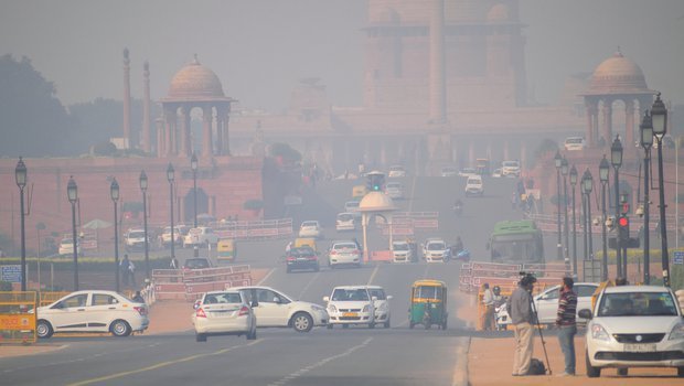 दिल्ली-एनसीआर के कई इलाकों में तेज हवा के साथ हुई बारिश,लूढ़का पारा, लोगों को मिली उमस भरी गर्मी से राहत