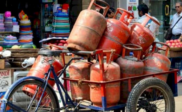 बड़ा झटका: LPG सिलिंडर के दाम फिर बढ़े, चेक करें अपने शहर का लेटेस्ट रेट