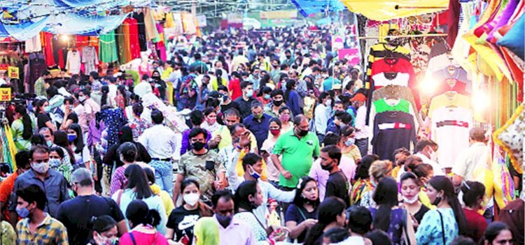 बाजारों में उमड़ रही भीड़ का दिल्ली हाईकोर्ट ने लिया संज्ञान, कहा- कोविड नियमों के उल्लंघन से तेज हो जाएगी तीसरी लहर